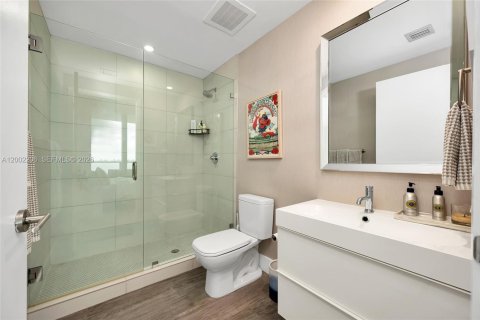 Condo in Miami, Florida, 2 bedrooms № 2067934 - photo 19