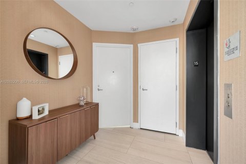 Condo in Miami, Florida, 2 bedrooms № 2067934 - photo 3