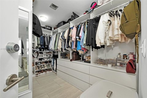 Condo in Miami, Florida, 2 bedrooms № 2067934 - photo 16