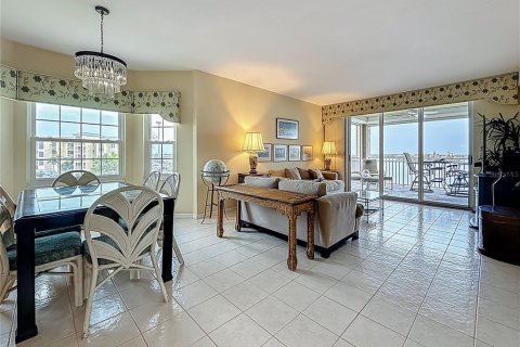 Condo in Madeira Beach, Florida, 2 bedrooms  № 1881183 - photo 11