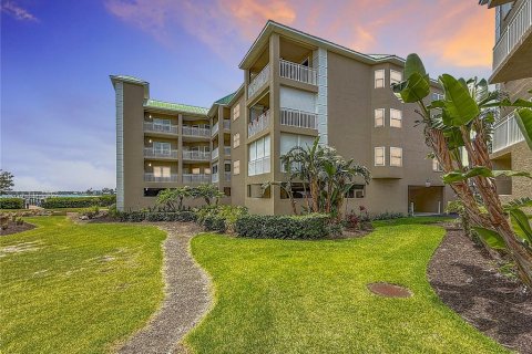 Condo in Madeira Beach, Florida, 2 bedrooms  № 1881183 - photo 2