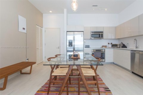 Condo in Hallandale Beach, Florida, 2 bedrooms  № 1984811 - photo 7