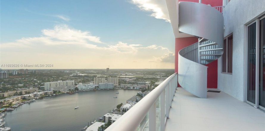 Condo in Hallandale Beach, Florida, 2 bedrooms  № 1984811