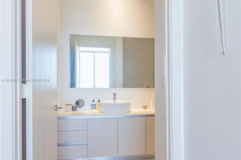 Condo in Hallandale Beach, Florida, 2 bedrooms  № 1984811 - photo 14