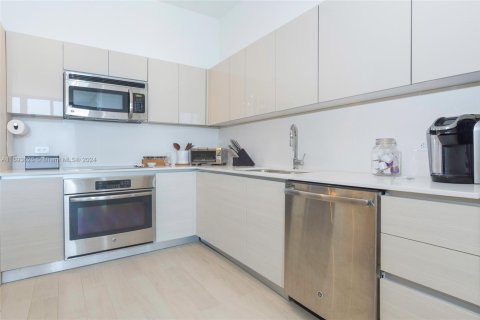 Condo in Hallandale Beach, Florida, 2 bedrooms  № 1984811 - photo 11