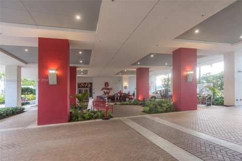 Condo in Hallandale Beach, Florida, 2 bedrooms  № 1984811 - photo 21