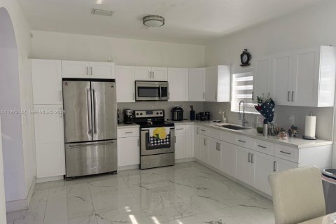 Casa en venta en Homestead, Florida, 4 dormitorios, 154.87 m2 № 2035944 - foto 17