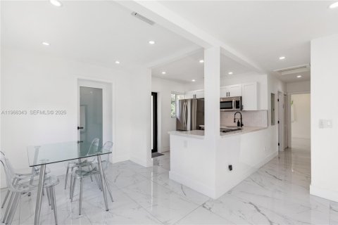 Casa en alquiler en Miami, Florida, 3 dormitorios, 94.95 m2 № 2030513 - foto 9