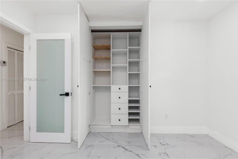 Casa en alquiler en Miami, Florida, 3 dormitorios, 94.95 m2 № 2030513 - foto 27