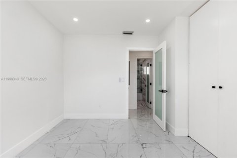 Casa en alquiler en Miami, Florida, 3 dormitorios, 94.95 m2 № 2030513 - foto 30
