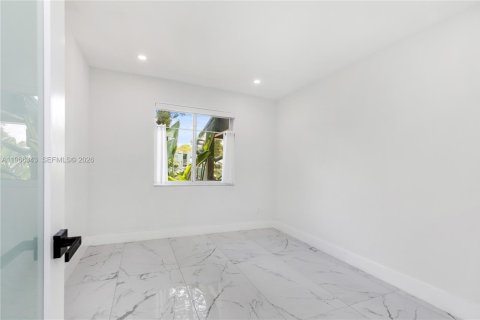 Casa en alquiler en Miami, Florida, 3 dormitorios, 94.95 m2 № 2030513 - foto 29
