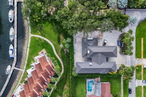 House in Palm Beach Gardens, Florida 5 bedrooms, 572.56 sq.m. № 2183047 - photo 12