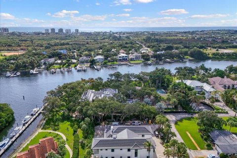 House in Palm Beach Gardens, Florida 5 bedrooms, 572.56 sq.m. № 2183047 - photo 8