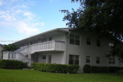 Condo in Deerfield Beach, Florida, 1 bedroom № 1958314 - photo 17