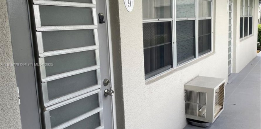 Condo in Deerfield Beach, Florida, 1 bedroom № 1958314