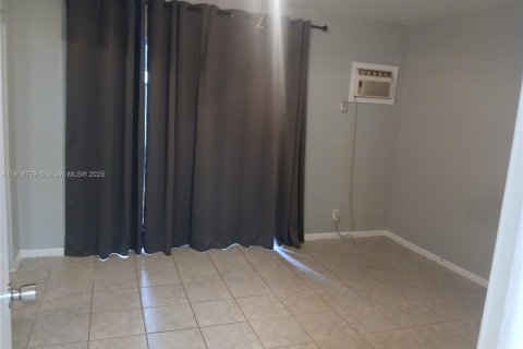 Condo in Deerfield Beach, Florida, 1 bedroom № 1958314 - photo 9