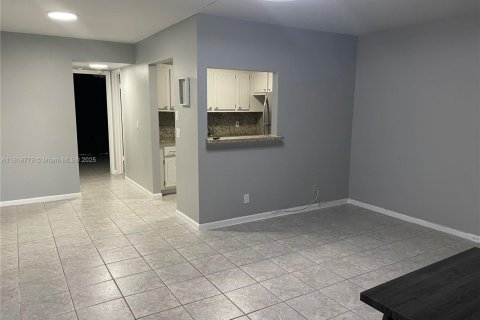 Condo in Deerfield Beach, Florida, 1 bedroom № 1958314 - photo 4