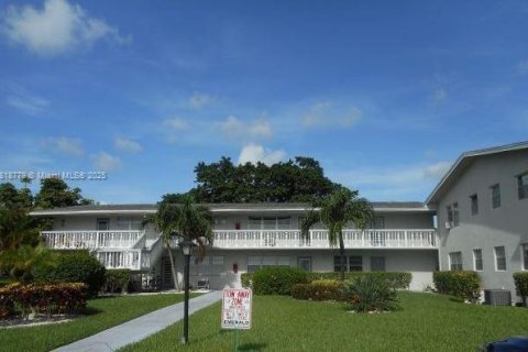 Condo in Deerfield Beach, Florida, 1 bedroom № 1958314 - photo 15