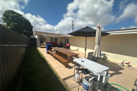 House in Miramar, Florida 2 bedrooms, 79.34 sq.m. № 1711138 - photo 16