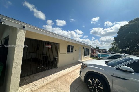 House in Miramar, Florida 2 bedrooms, 79.34 sq.m. № 1711138 - photo 4