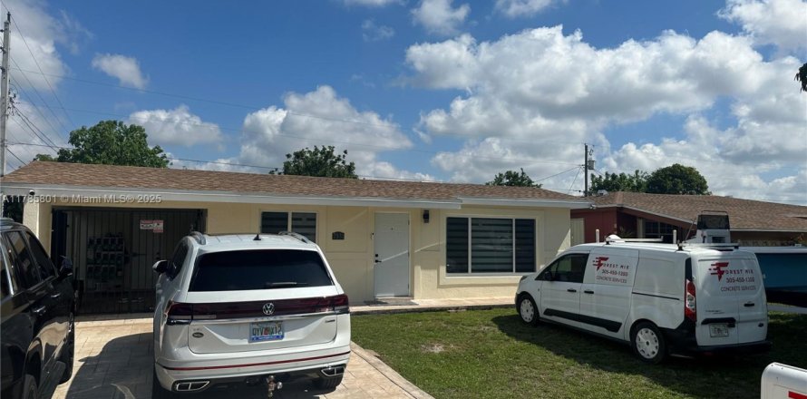House in Miramar, Florida 2 bedrooms, 79.34 sq.m. № 1711138