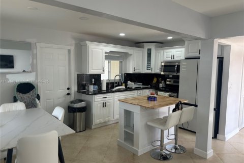 House in Miramar, Florida 2 bedrooms, 79.34 sq.m. № 1711138 - photo 7