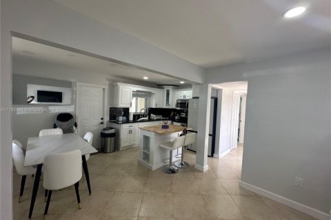 House in Miramar, Florida 2 bedrooms, 79.34 sq.m. № 1711138 - photo 6