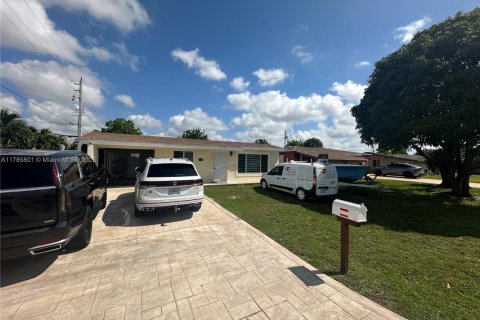 House in Miramar, Florida 2 bedrooms, 79.34 sq.m. № 1711138 - photo 2