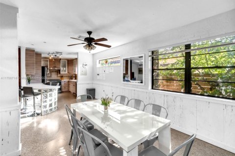 House in Hollywood, Florida 2 bedrooms, 119.57 sq.m. № 1460852 - photo 5
