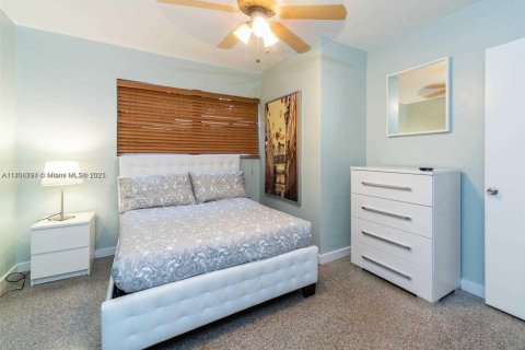 House in Hollywood, Florida 2 bedrooms, 119.57 sq.m. № 1460852 - photo 14