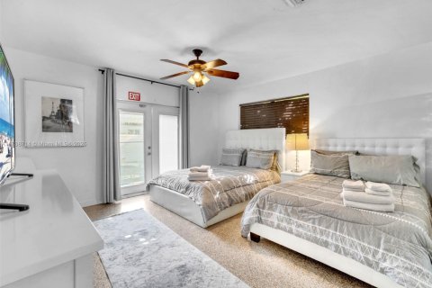 House in Hollywood, Florida 2 bedrooms, 119.57 sq.m. № 1460852 - photo 23
