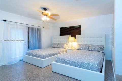 Villa ou maison à vendre à Hollywood, Floride: 2 chambres, 119.57 m2 № 1460852 - photo 15