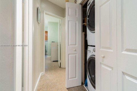 House in Hollywood, Florida 2 bedrooms, 119.57 sq.m. № 1460852 - photo 19