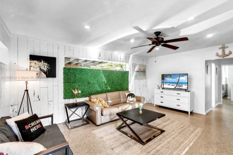 House in Hollywood, Florida 2 bedrooms, 119.57 sq.m. № 1460852 - photo 9