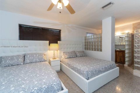 House in Hollywood, Florida 2 bedrooms, 119.57 sq.m. № 1460852 - photo 16
