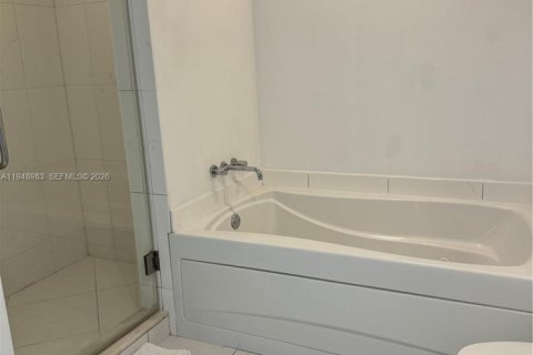 Снять в аренду кондоминиум в Майами, Флорида 1 спальня, 68.56м2, № 2004727 - фото 15