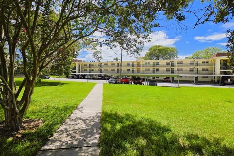 Condo in Dunedin, Florida, 2 bedrooms  № 2364202