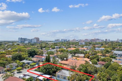Casa en venta en Miami, Florida, 3 dormitorios, 166.76 m2 № 1945778 - foto 1