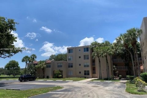 Condo in Davie, Florida, 1 bedroom № 2025993 - photo 26