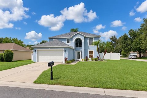 House in Winter Haven, Florida 4 bedrooms, 205.13 sq.m. № 2354524