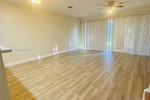 Adosado en venta en Margate, Florida, 2 dormitorios, 126.25 m2 № 2153108 - foto 15
