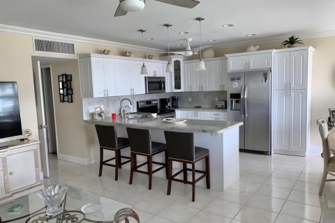 Condo in Fort Lauderdale, Florida, 2 bedrooms  № 2242275 - photo 4