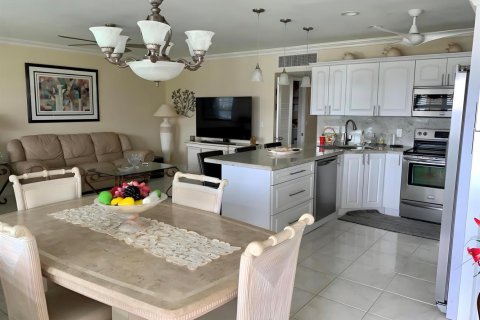 Condo in Fort Lauderdale, Florida, 2 bedrooms  № 2242275 - photo 2