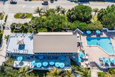 Condo in Highland Beach, Florida, 2 bedrooms  № 1147045 - photo 1