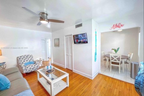 Copropriété à vendre à Hollywood, Floride: 1 chambre, 44.59 m2 № 2013567 - photo 4