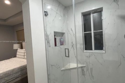 Condo in Miami, Florida, 3 bedrooms  № 1872114 - photo 17