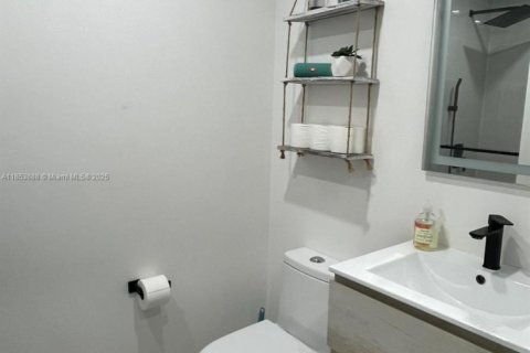 Condo in Miami, Florida, 3 bedrooms  № 1872114 - photo 21