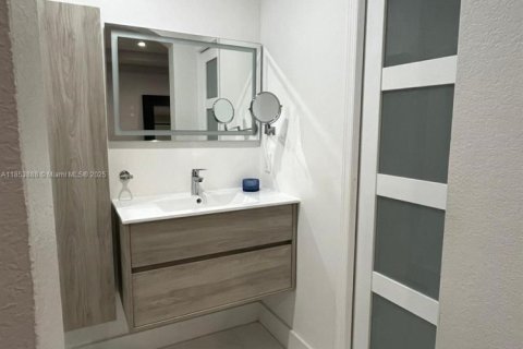 Condo in Miami, Florida, 3 bedrooms  № 1872114 - photo 16