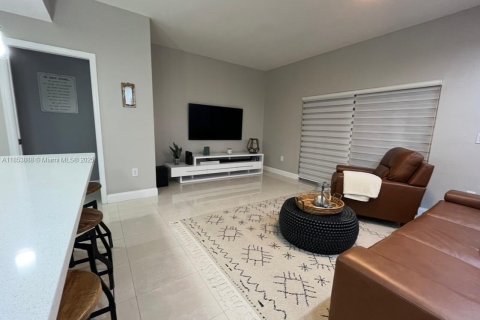 Condo in Miami, Florida, 3 bedrooms  № 1872114 - photo 6