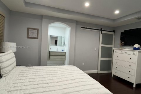 Condo in Miami, Florida, 3 bedrooms  № 1872114 - photo 13
